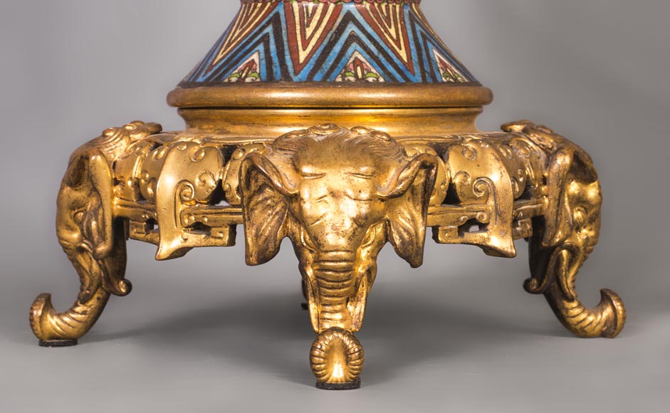 A pair of Japanese style lamps with elephant heads-9
