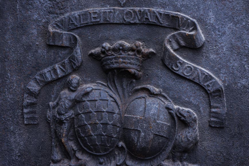 Beautiful cast iron fireback with the wedding coat of arms of the marquis de Vichy and Claude-Josèphe-Marie de Saint-Georges-1