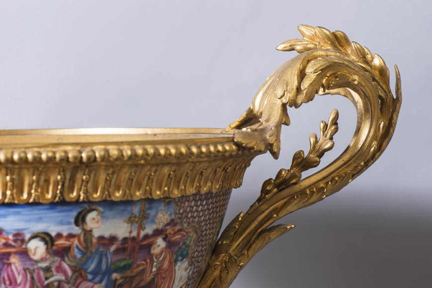 Canton porcelain cup with a beautiful gilt bronze mount, 19th century-2