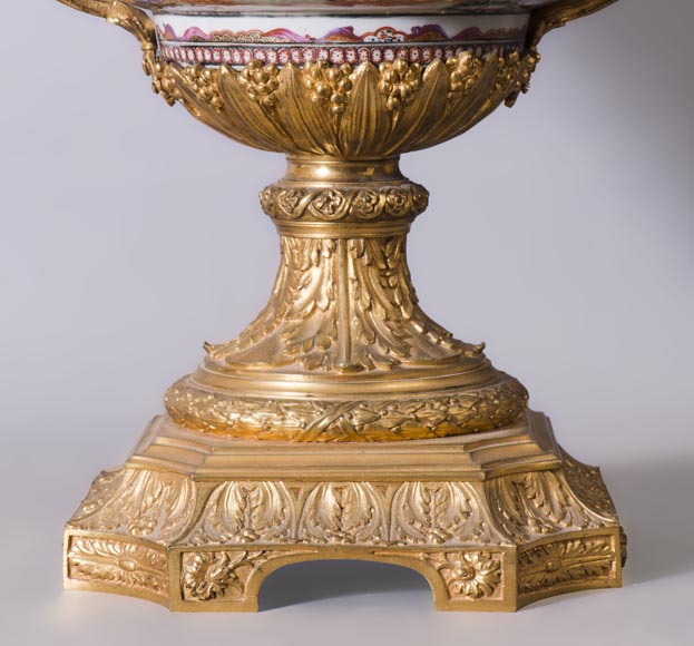 Canton porcelain cup with a beautiful gilt bronze mount, 19th century-3