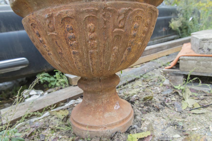 A pair of Louis XVI period vases made out of cast iron-5