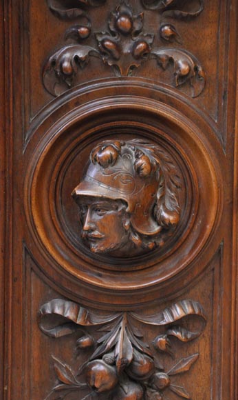 Large Neo-Renaissance style buffet in carved walnut with Louis XII and Francis I of France emblems-11