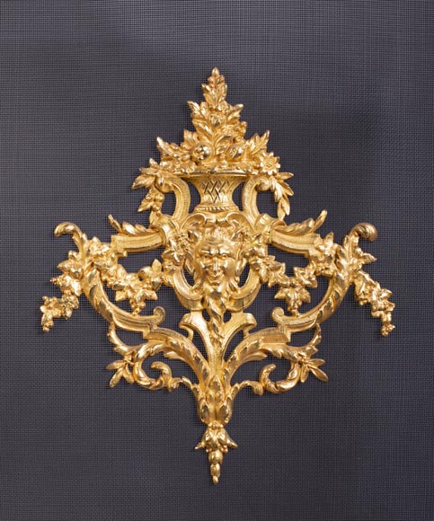 Fire screen in gilt bronze with Satyr mask-3