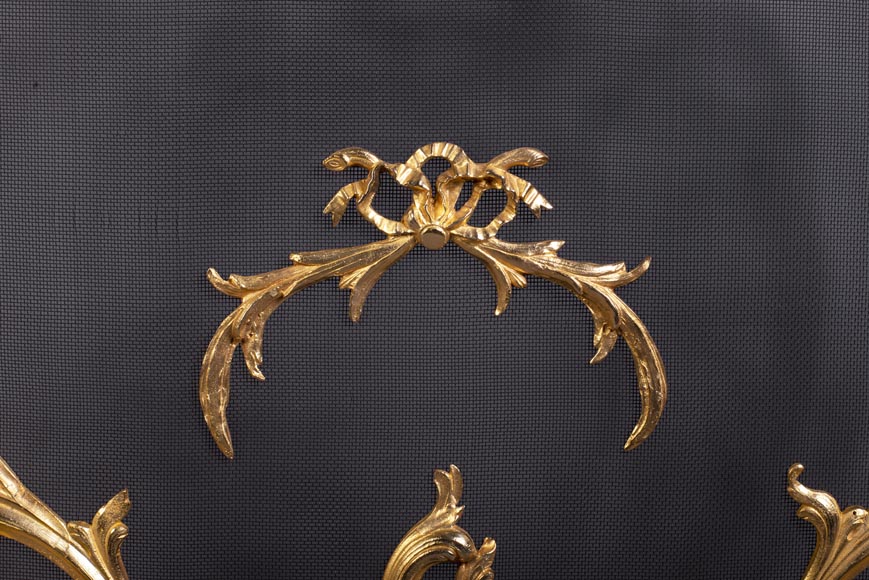 Antique Louis XV style fire screen in gilt bronze-4