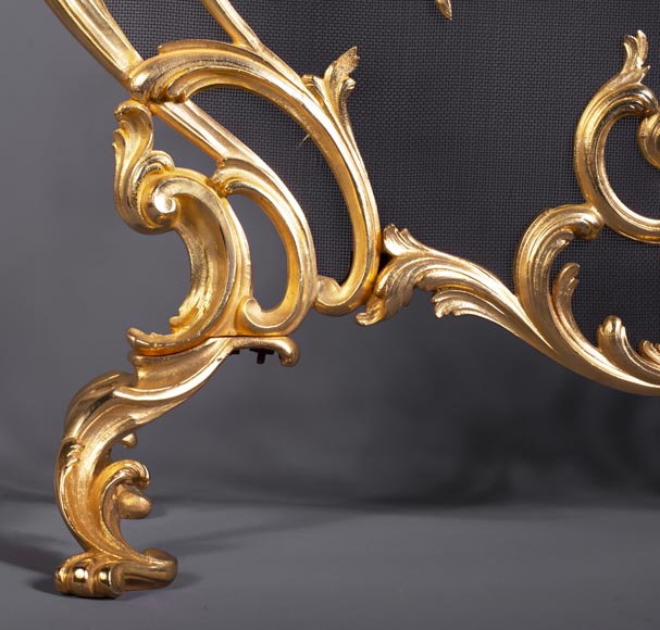 Antique Louis XV style fire screen in gilt bronze-5