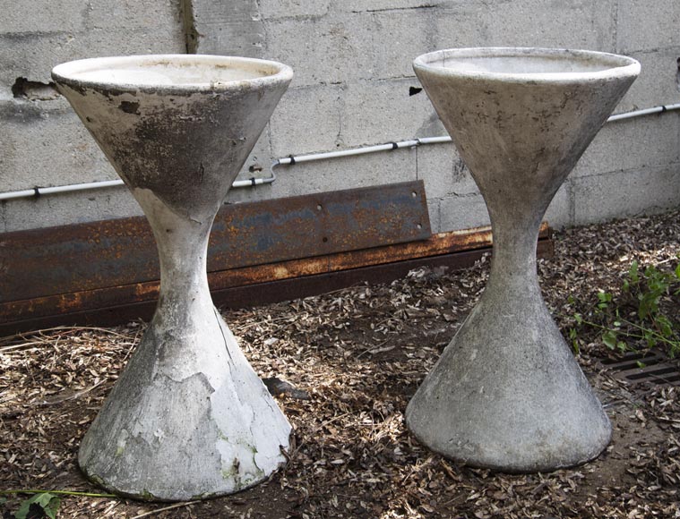 Pair of planters model 