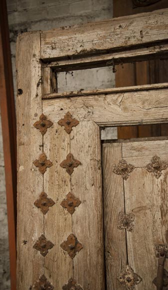 Entrance door and its frame of Spanish origin from the 18th century-2
