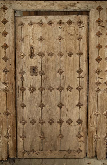 Entrance door and its frame of Spanish origin from the 18th century-4
