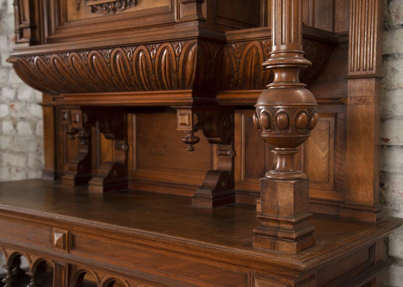 Neo-Renaissance style cupboard in walnut carved with portraits in medallions-3