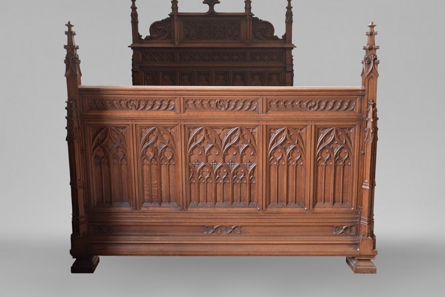 Set of bedroom furniture in carved oak, Neo-Gothic style - Bedroom, Bed