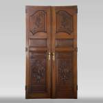 Double door in carved oak decorated with military trophies