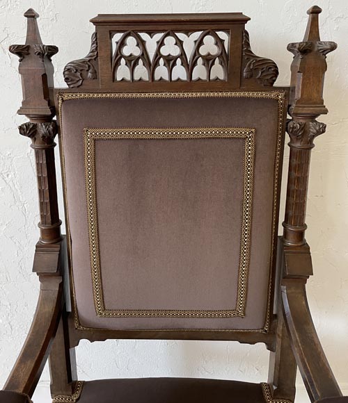 Pair of Neo-Gothic walnut chairs, 19th century-2