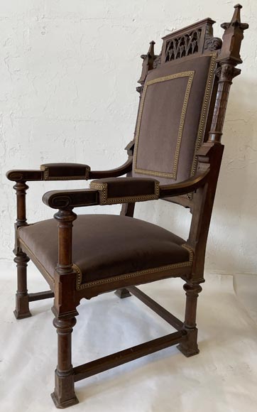 Pair of Neo-Gothic walnut chairs, 19th century-5