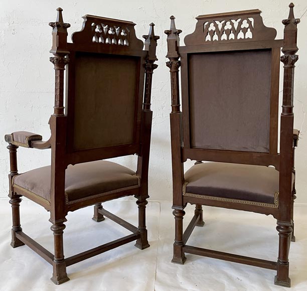Pair of Neo-Gothic walnut chairs, 19th century-7