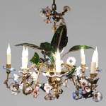 Antique chandelier in the shape of a flowered basket with eight lights