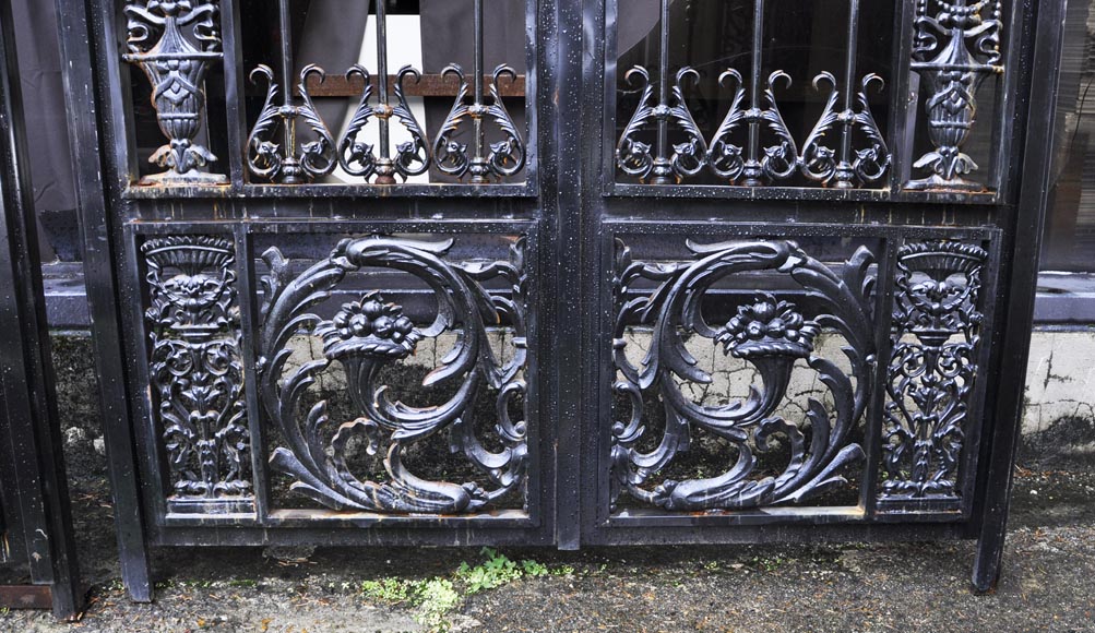 Set of six modern cast iron doors in the style of 18th century gates-8
