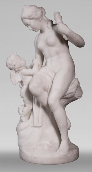 Etienne Maurice FALCONET (from) - Venus removing Cupid's quiver, in Carrara  marble - Sculpture
