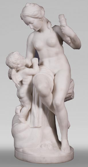 Etienne Maurice FALCONET (from) - Venus removing Cupid's quiver, in Carrara marble-0