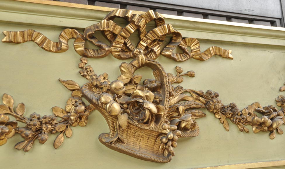 Beautiful antique Louis XVI style pier glass with basket decor and flowers in gilded stucco and green lacquer-2