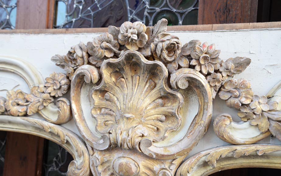 Wooden alcove with two doors and an arcade in carved and gilded wood, Louis XV style-3