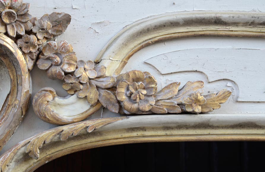 Wooden alcove with two doors and an arcade in carved and gilded wood, Louis XV style-4