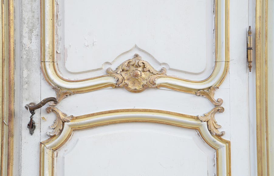 Wooden alcove with two doors and an arcade in carved and gilded wood, Louis XV style-9