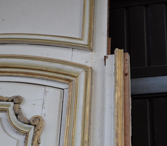 Wooden alcove with two doors and an arcade in carved and gilded wood, Louis XV style-16
