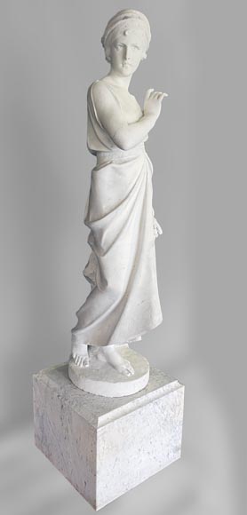 Two white marble statues representing 