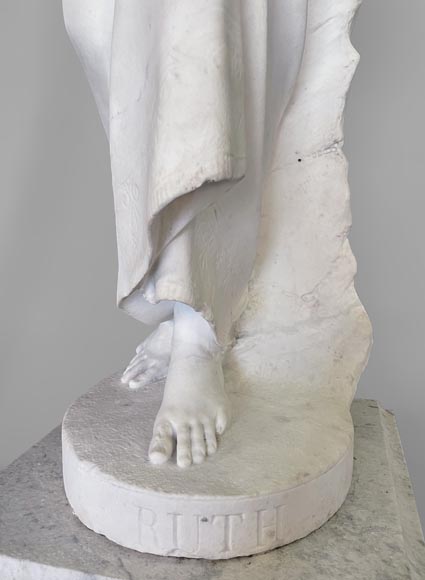 Two white marble statues representing 