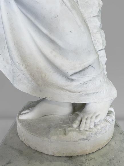 Two white marble statues representing 