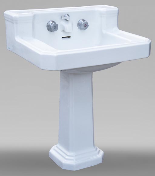 Earthenware washbasin on column-0