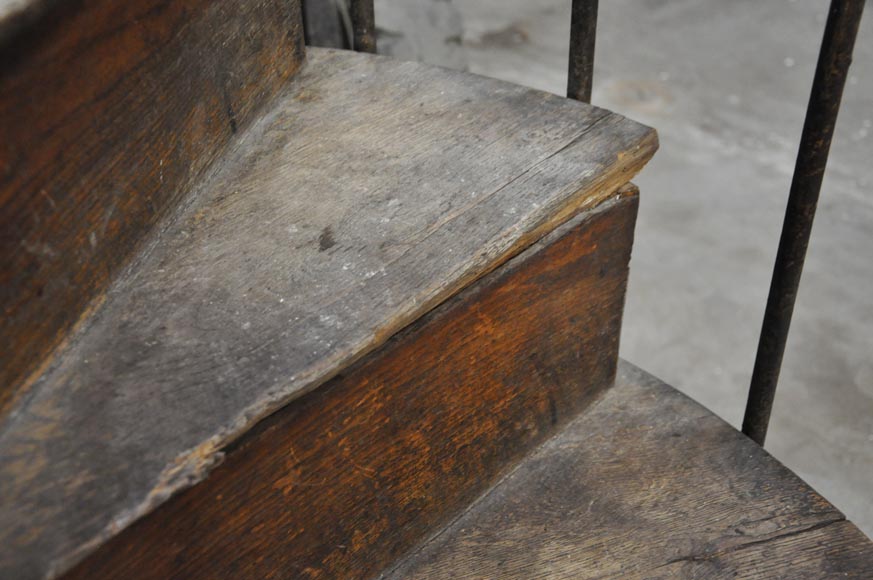 Rare Oak spiral staircase, 19th century-7