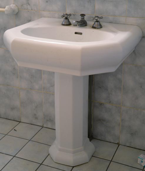 Earthenware washbasin on column -1