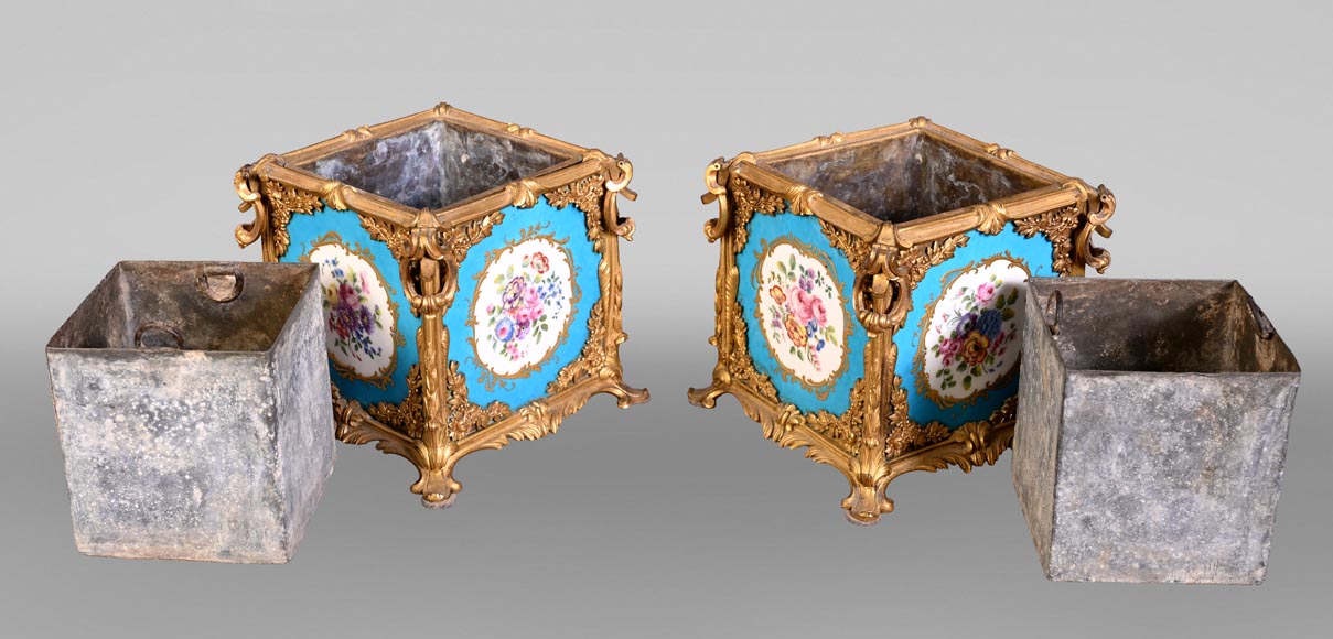 Alfred-Emmanuel-Louis Beurdeley (attributed to) Pair of small porcelain jardinières with gilt-bronze mounts-2