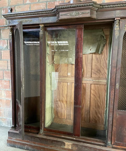 Set of Empire-style mahogany and bronze panelling and bookcases-17