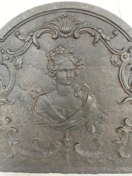 Cast iron fireback with a woman bust, 18th century-3