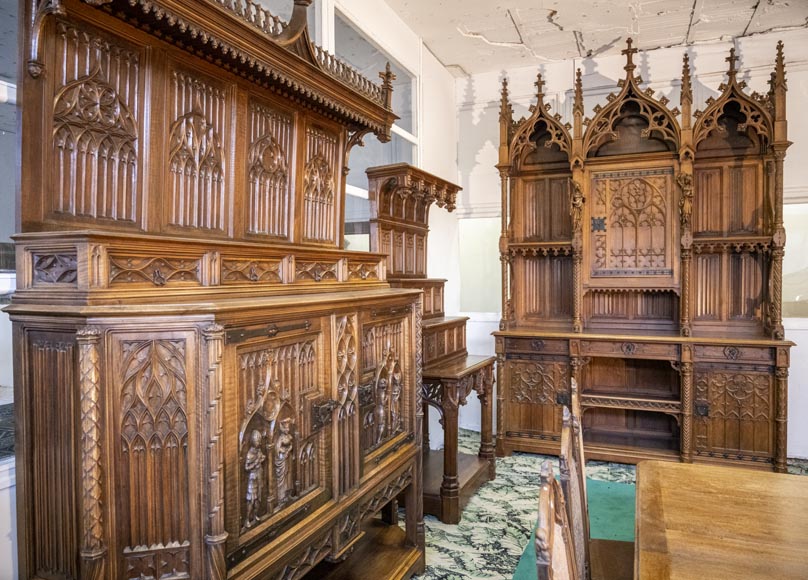 Exceptional Neo Gothic style dining room-15