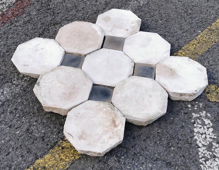 Floor composed of a set of octagonal cabochons in marble stone, around 7,5 m²-1