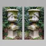 Pair of Medici vases in composite stone, late 20th century 