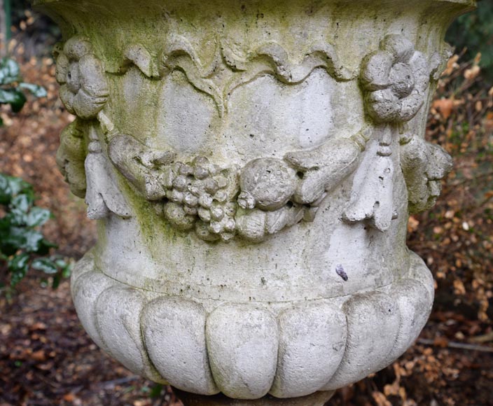 Pair of Medici vases in composite stone, late 20th century Garden