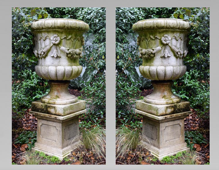 Pair of Medici vases in composite stone, late 20th century -0
