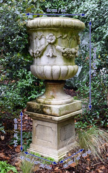 Pair of Medici vases in composite stone, late 20th century -7