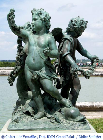 Group of three winged putti in painted cast iron, after the Water Parterres of Versailles Group of three winged putti in painted cast iron, after the Water Parterres of Versailles-9