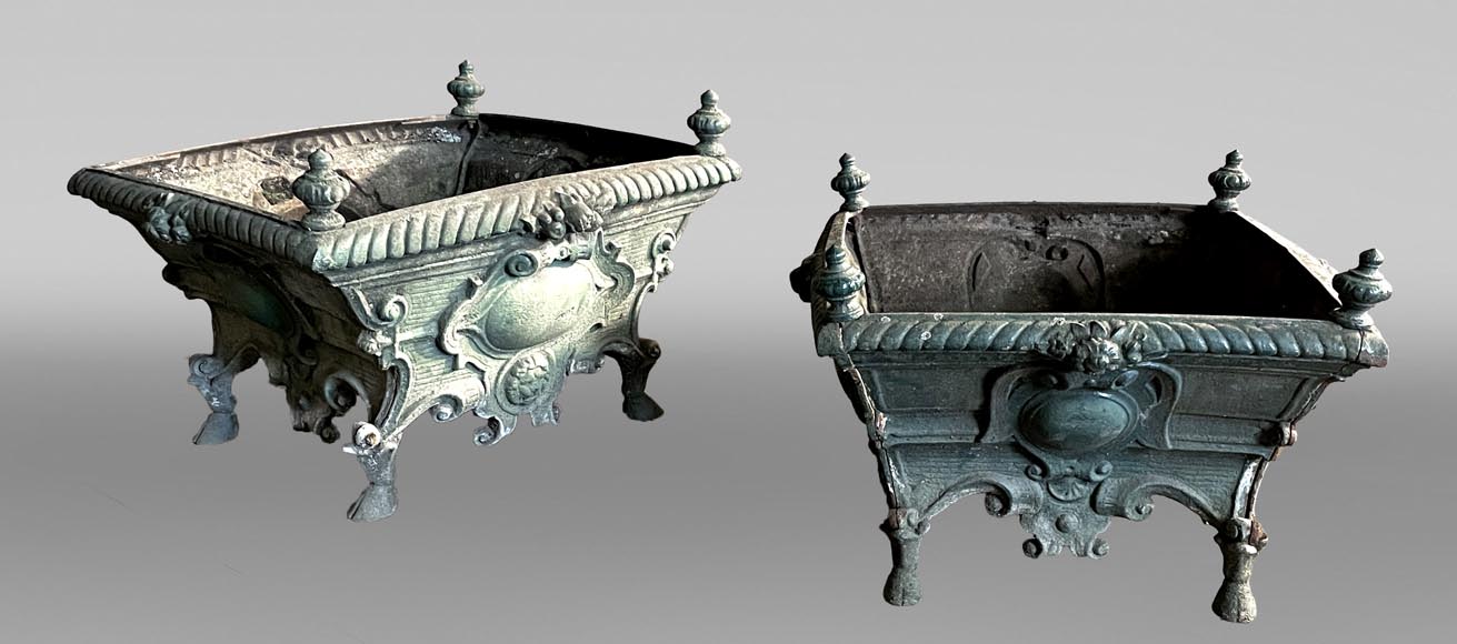 Pair of cast iron planters decorated with cartouches and lion heads Pair of cast iron planters decorated with cartouches and lion heads-0