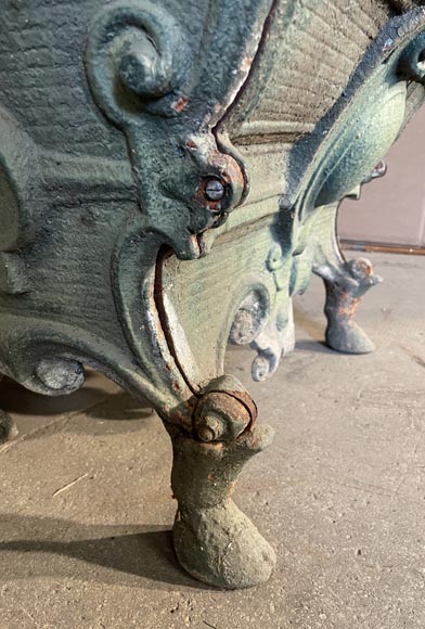 Pair of cast iron planters decorated with cartouches and lion heads Pair of cast iron planters decorated with cartouches and lion heads-5