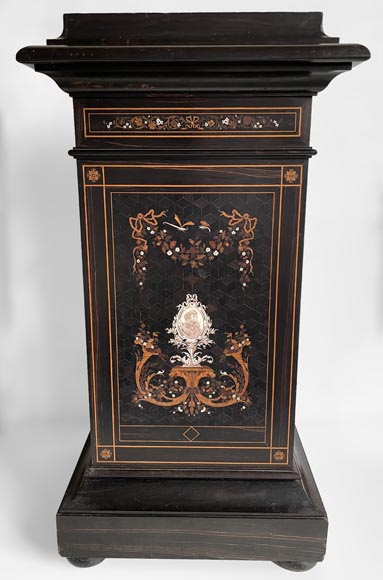 Charles Hunsinger (attributed to), Beautiful presentation stand with a marquetry decor, circa 1870-1880-0