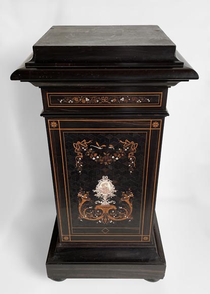 Charles Hunsinger (attributed to), Beautiful presentation stand with a marquetry decor, circa 1870-1880-1