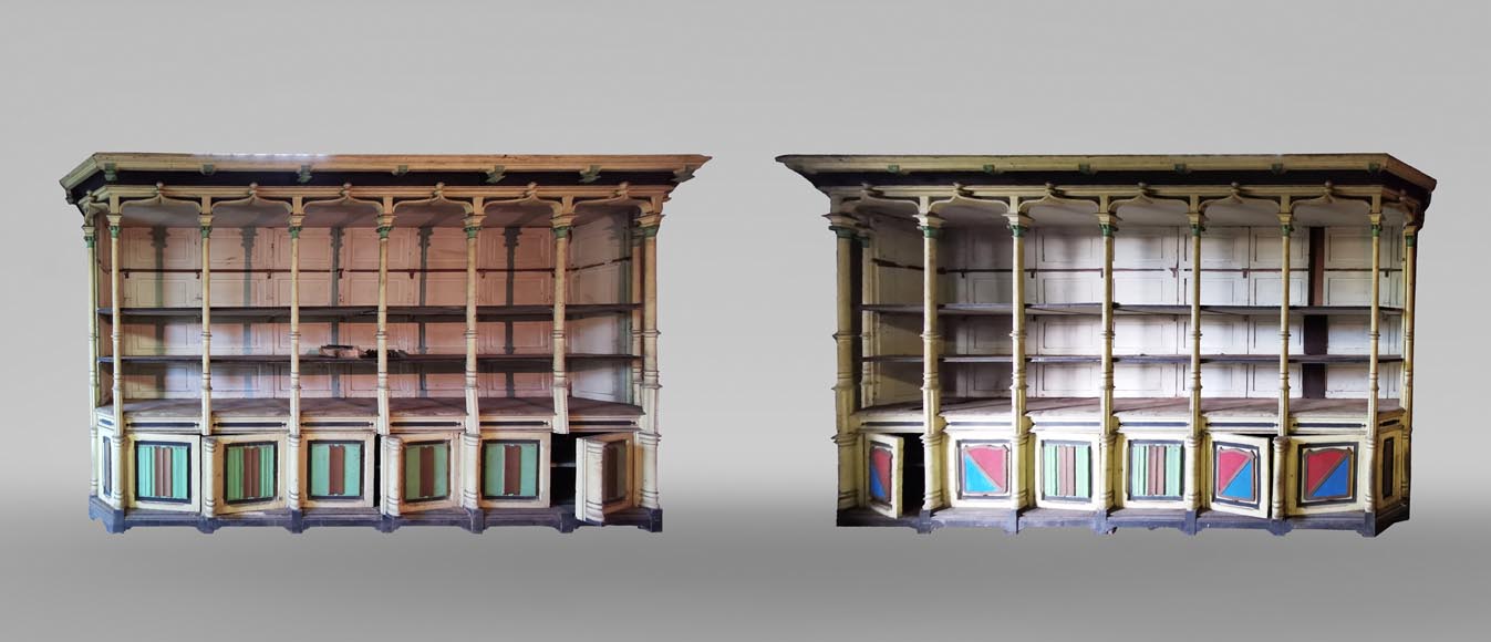Pair of neo-gothic display furniture, - Bookcases, desks, Vitrines
