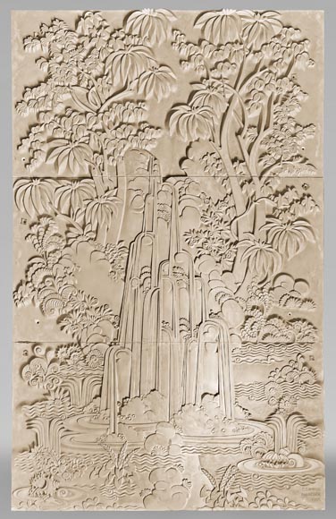 In the style of Armand Albert Rateau (1882-1938) Set including a bathtub and a plaster bas-relief, end of the 20th century. -0