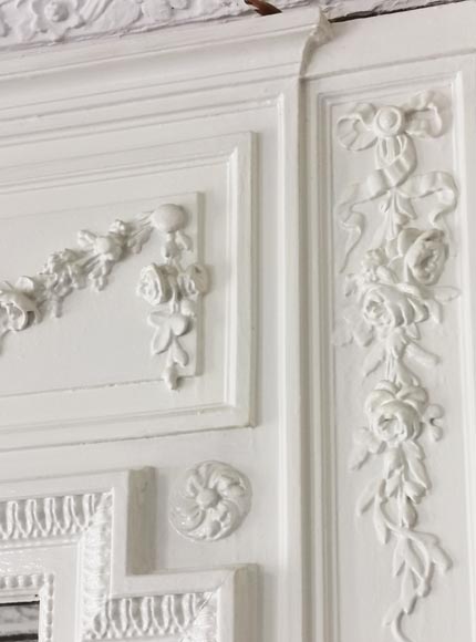  Louis XVI style overmantel in painted wood and stucco with flowers garlands-4